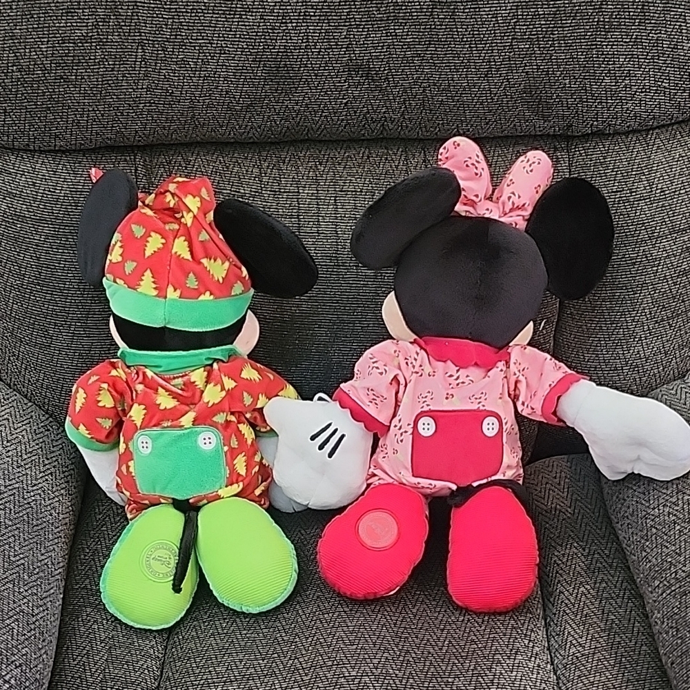 Disney Mickey and Minnie Mouse Holiday Plush Set - Red and Green - Picture 4 of 15